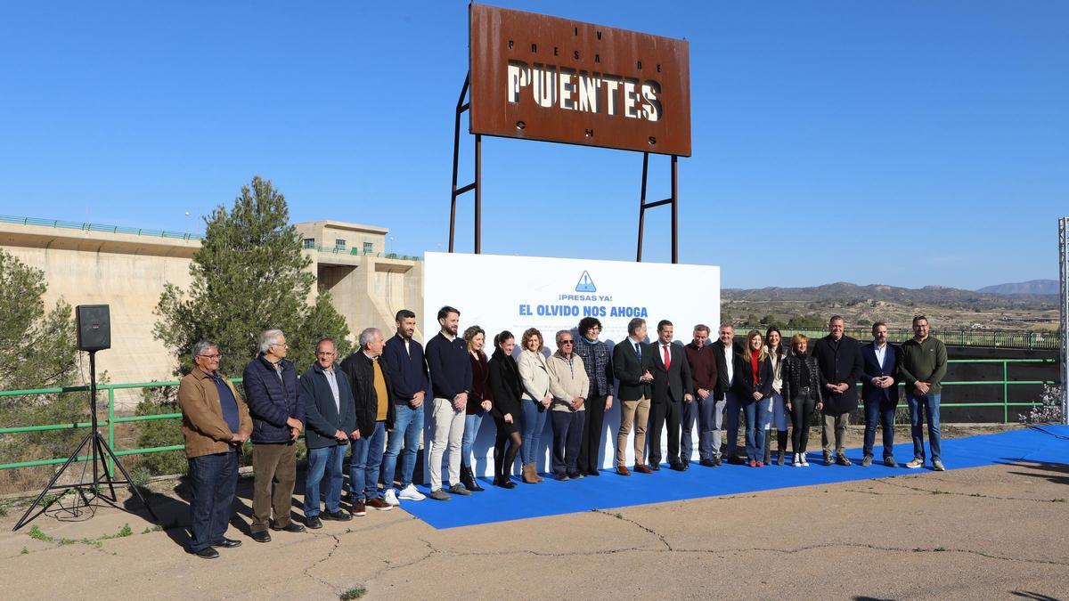 Numerosos colectivos se posicionaban a favor de la campaña.