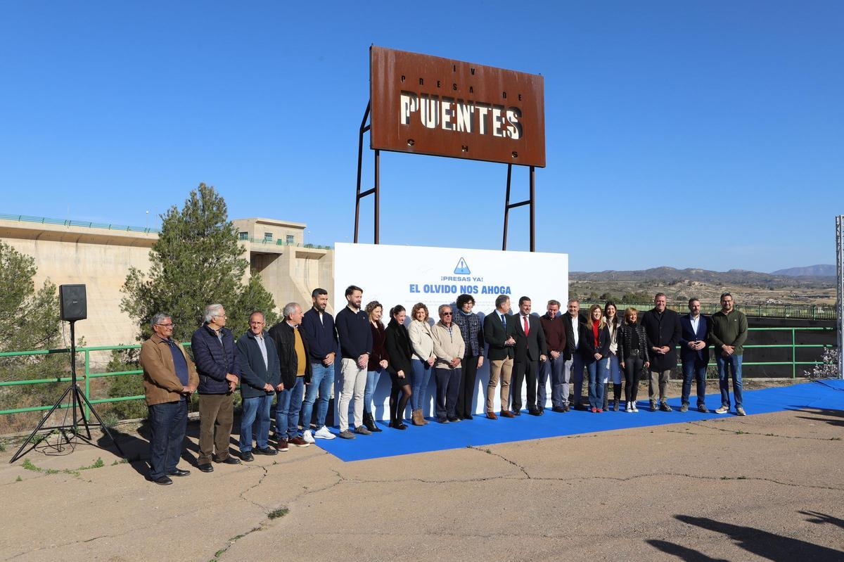 Numerosos colectivos se posicionaban a favor de la campaña.
