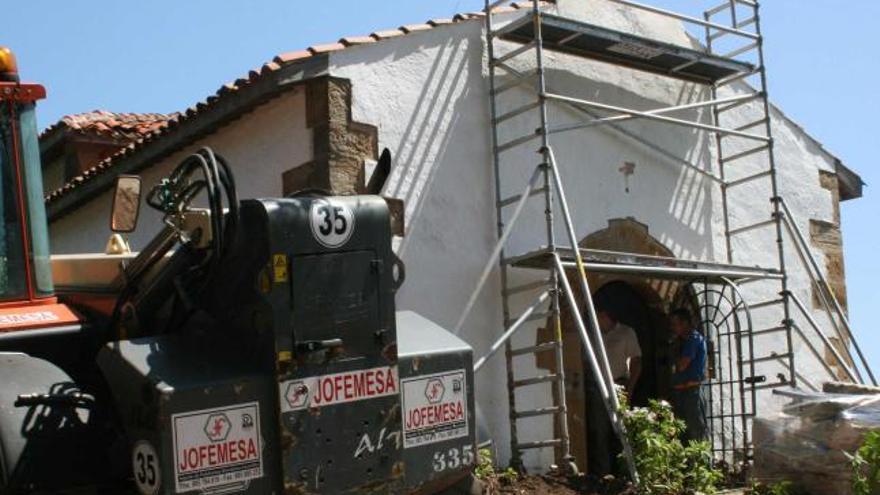 La  capilla de San Antonio, durante las obras de desmontaje. | braulio fernández