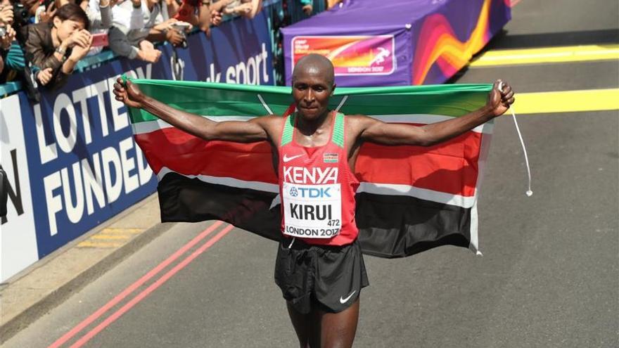 Kirui da a Kenia su quinto oro mundial de maratón