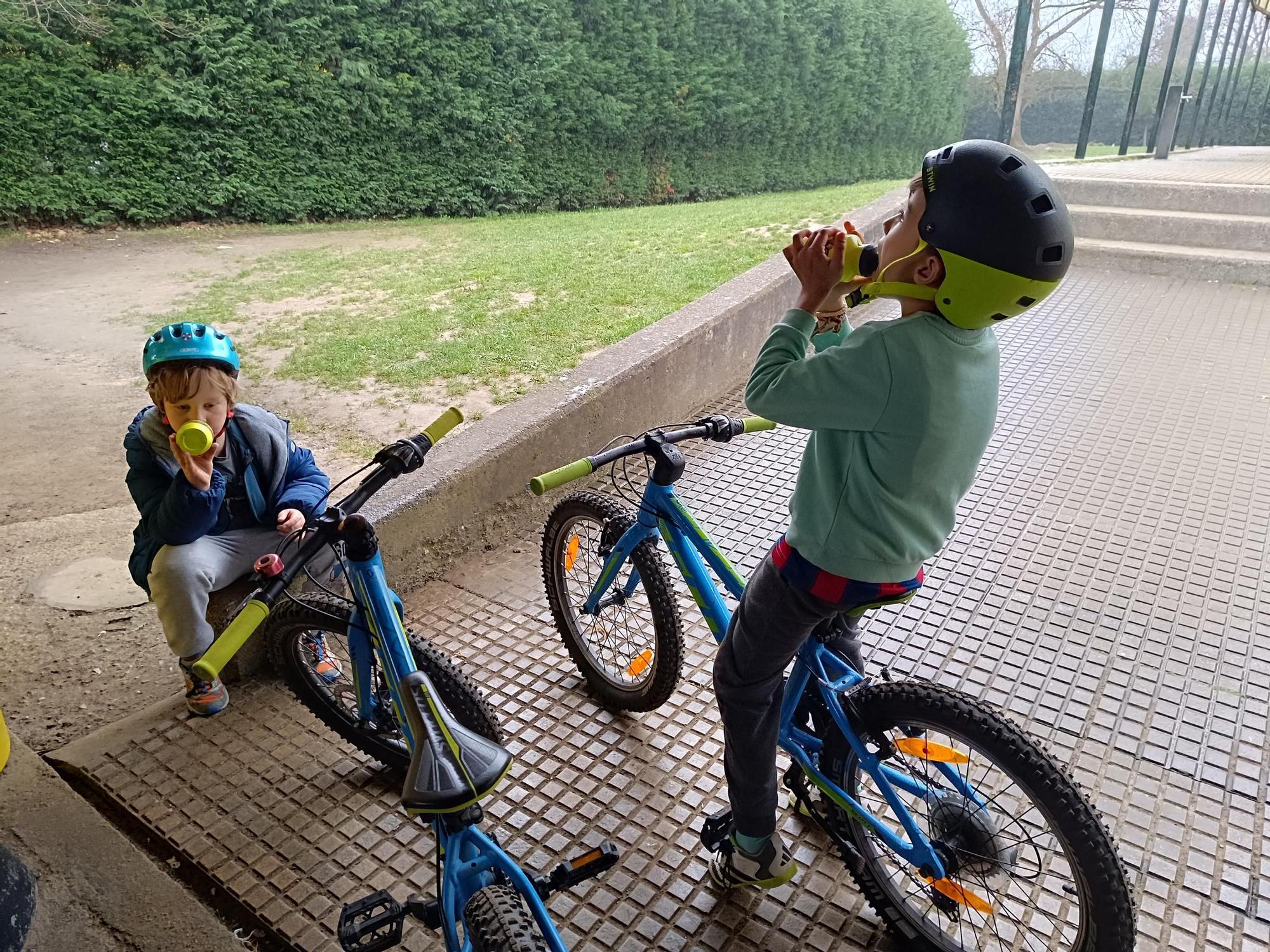 Pasión sobre ruedas: la extraescolar de ciclismo en el colegio de La Fresneda