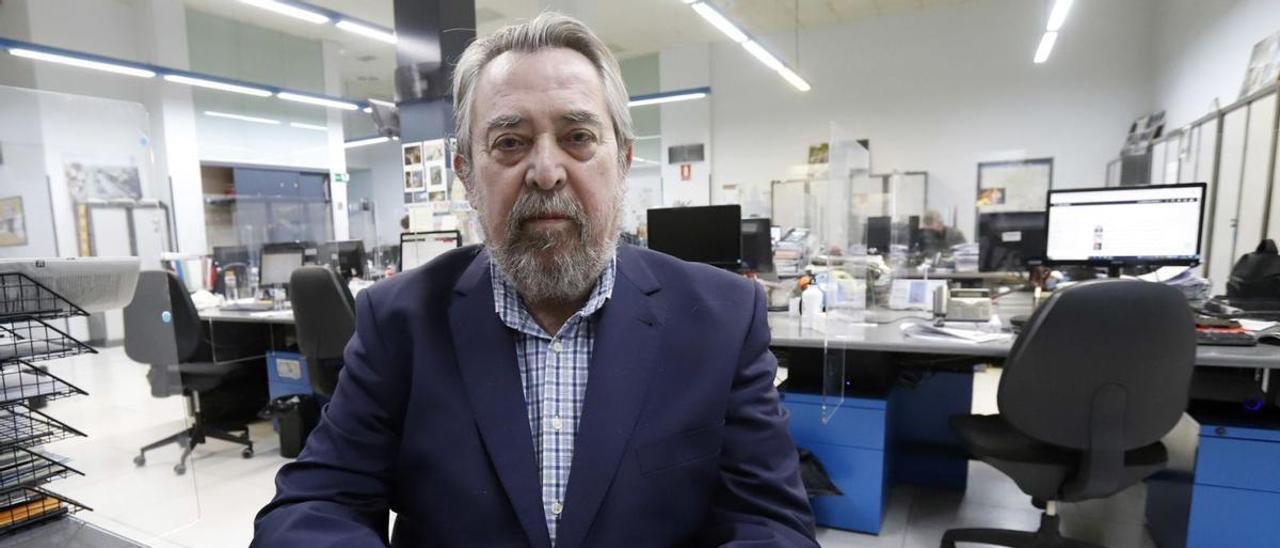 El exalcalde de Zaragoza y exmagistrado de la Audiencia Provincial, Juan Alberto Belloch, en la redacción de EL PERIÓDICO DE ARAGÓN, esta semana
