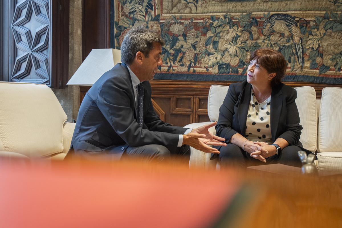 El president Mazón y la presidenta de la AVL, Verònica Cantó, en la primera reunión que mantuvieron en septiembre.