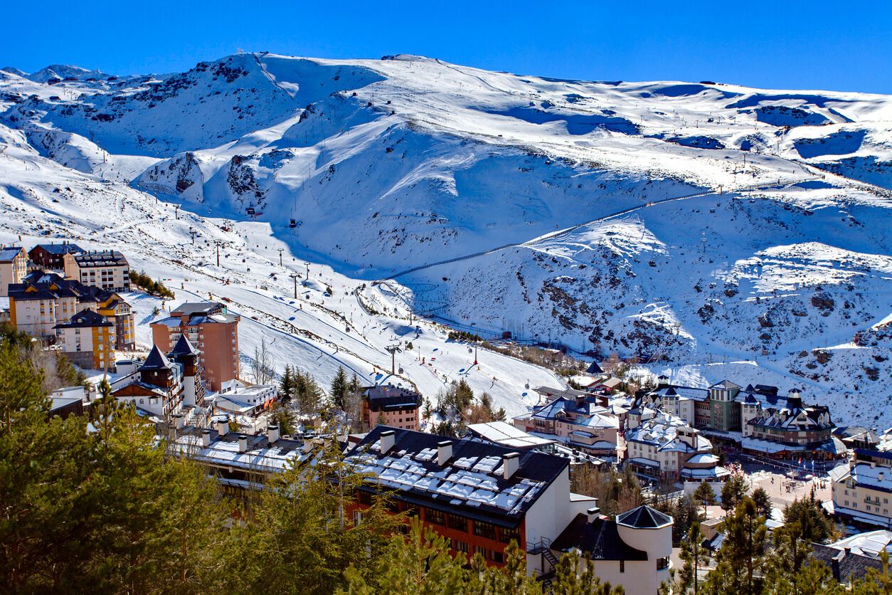 Esquí de montaña - Pradollano, Sierra Nevada, Andalucía, España