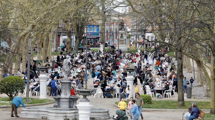 Ambiente en el parque del Muelle durante la Comida en la calle. | Ricardo Solís