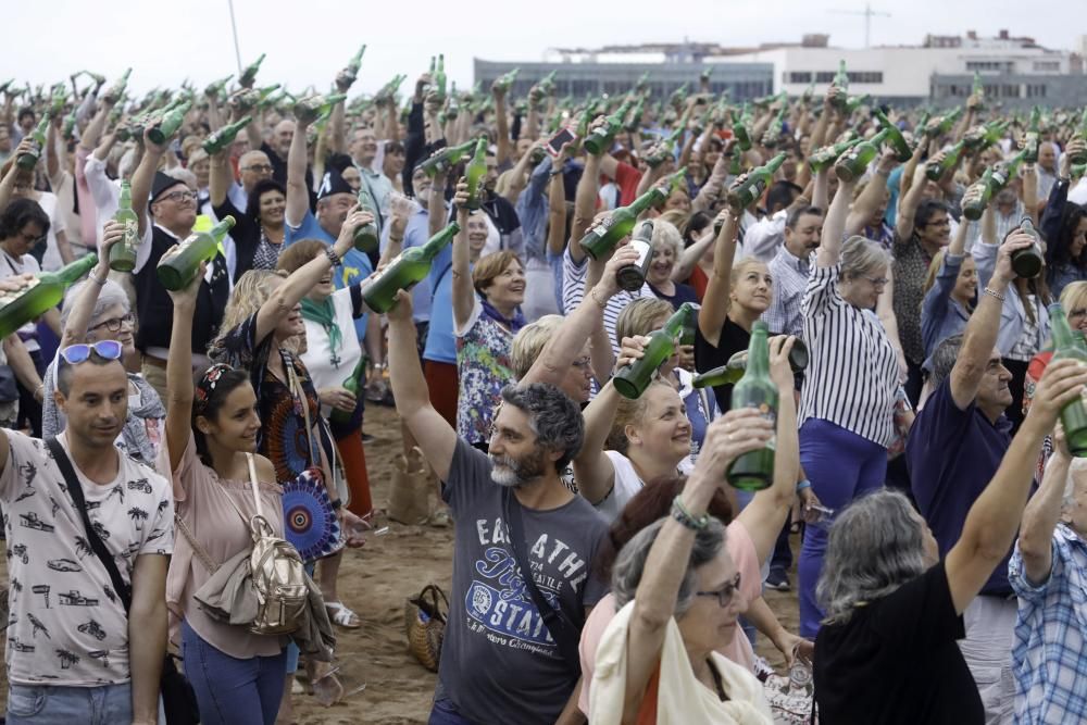 Gijón bate el récord de escanciado simultáneo de sidra