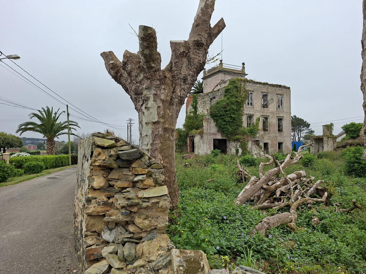 En imágenes: Estado actual de la Torre de Valdepares, en El Franco