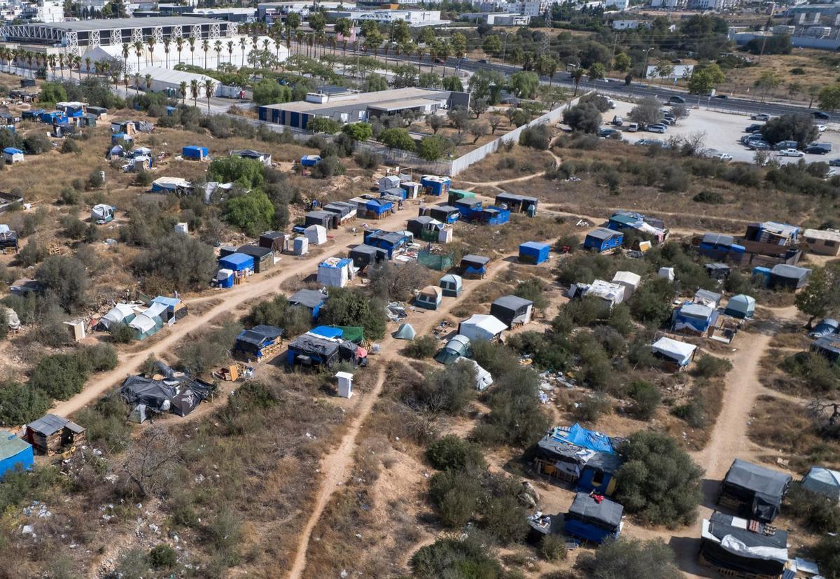 Vista parcial tomada con un dron del asentamiento de sa Joveria, en el sector más cercano al Recinto Ferial. |