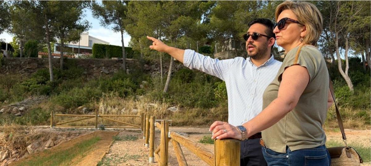 La presidenta de la Mancomunitat Camp de Túria, Amparo Navarro, en su visita a Vilamarxant.