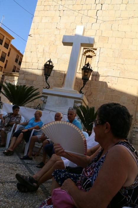 Vecinos de Callosa de Segura llevan 7 meses vigilando para que no retiren la Cruz