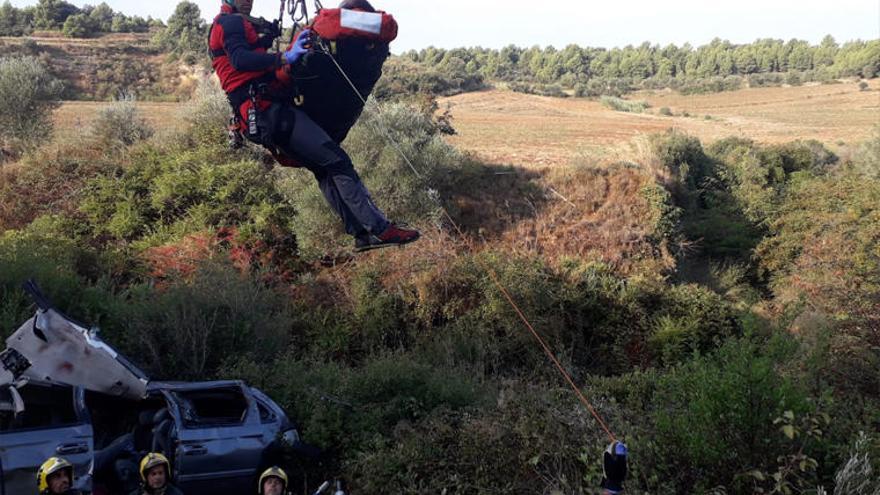 Els Bombers fen el gruatge del conductor ferit a l&#039;accident múltiple de l&#039;AP-7 a Figueres