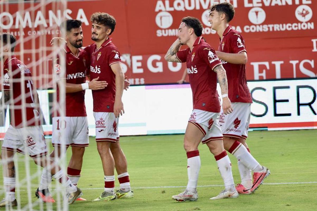 La mejores imágenes de la goleada del Real Murcia ante el Teruel
