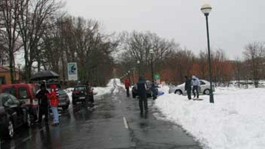 La lluvia, el hielo y la nieve causan problemas en las carreteras extremeñas