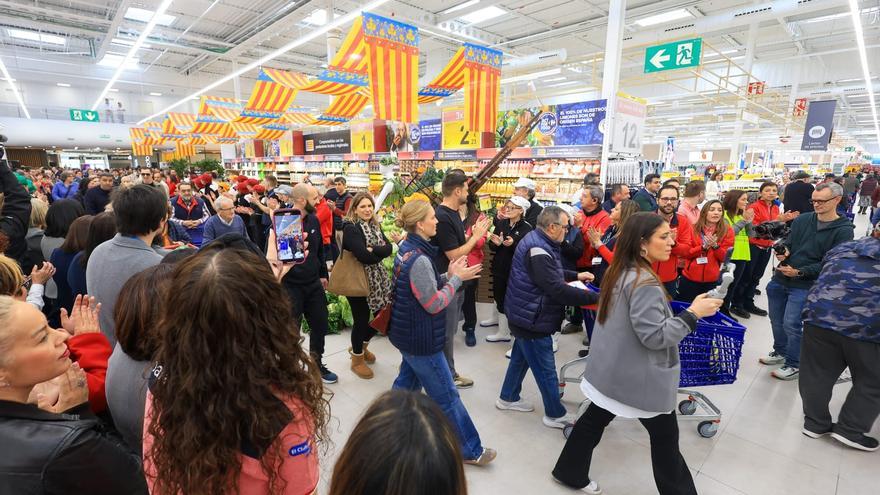 Carrefour reabre en Alfafar tras 71 días de obras por los daños de la dana