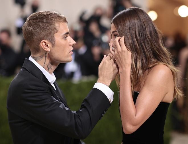 Hailey y Justin Bieber en la Gala MET 2021