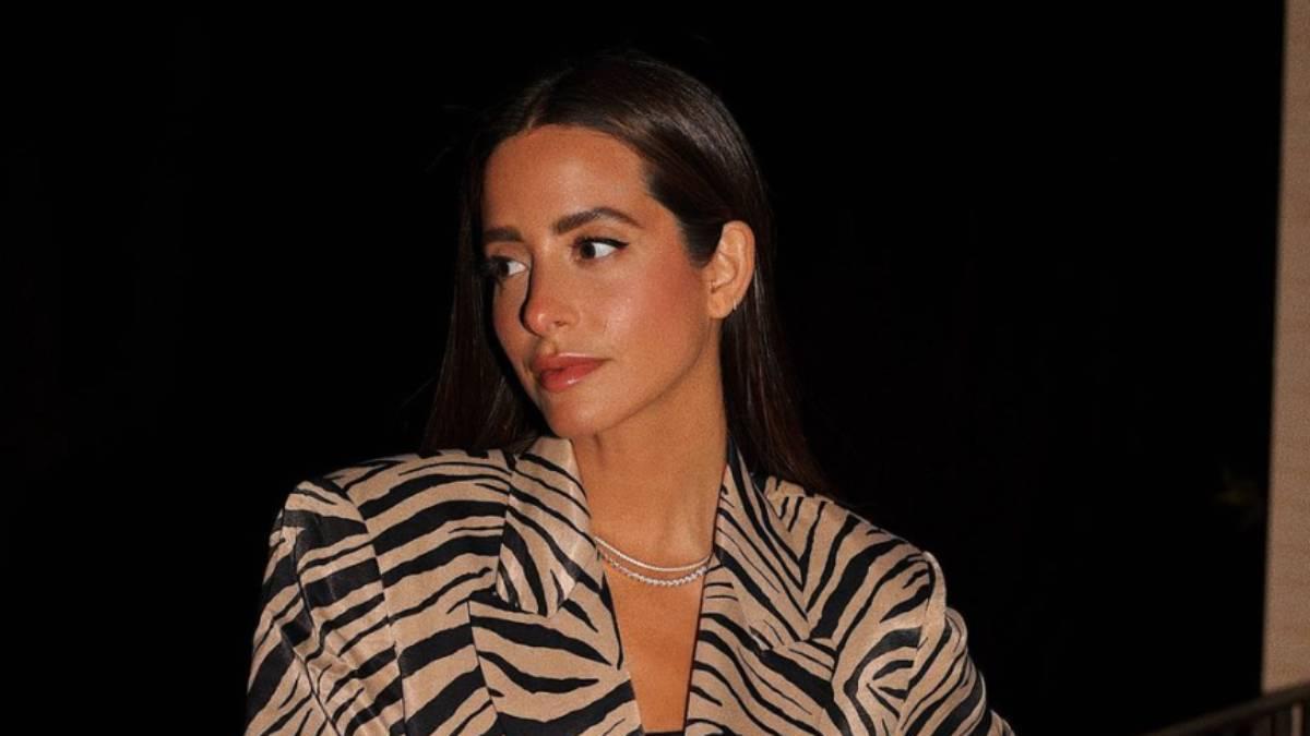 María Fernández-Rubíes con blazer animal print