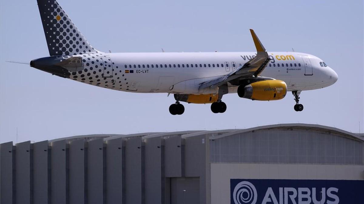 Un avión de Vueling en Sevilla.