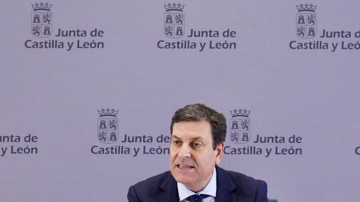 El consejero de Economía y Hacienda y portavoz Fernández Carriedo. | MIRIAM CHACÓN /