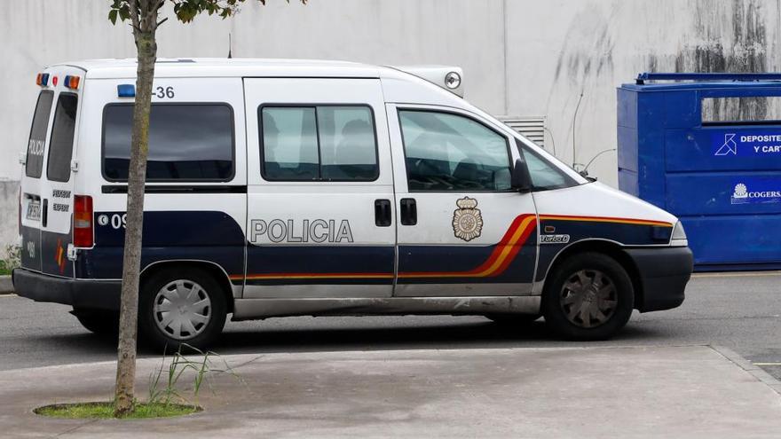 Roba una bicicleta y amenaza con la cadena al guarda de seguridad