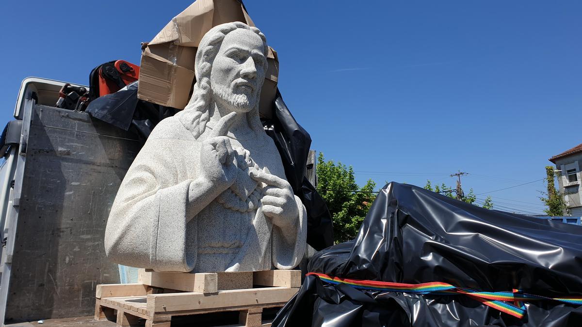 Este jueves se descubrió el busto del cristo que se colocará en la ermita de la Virgen de A Guía, dedicadad a Nuestra Señora de Las Nieves y al Sagrado Corazón de Jesús.