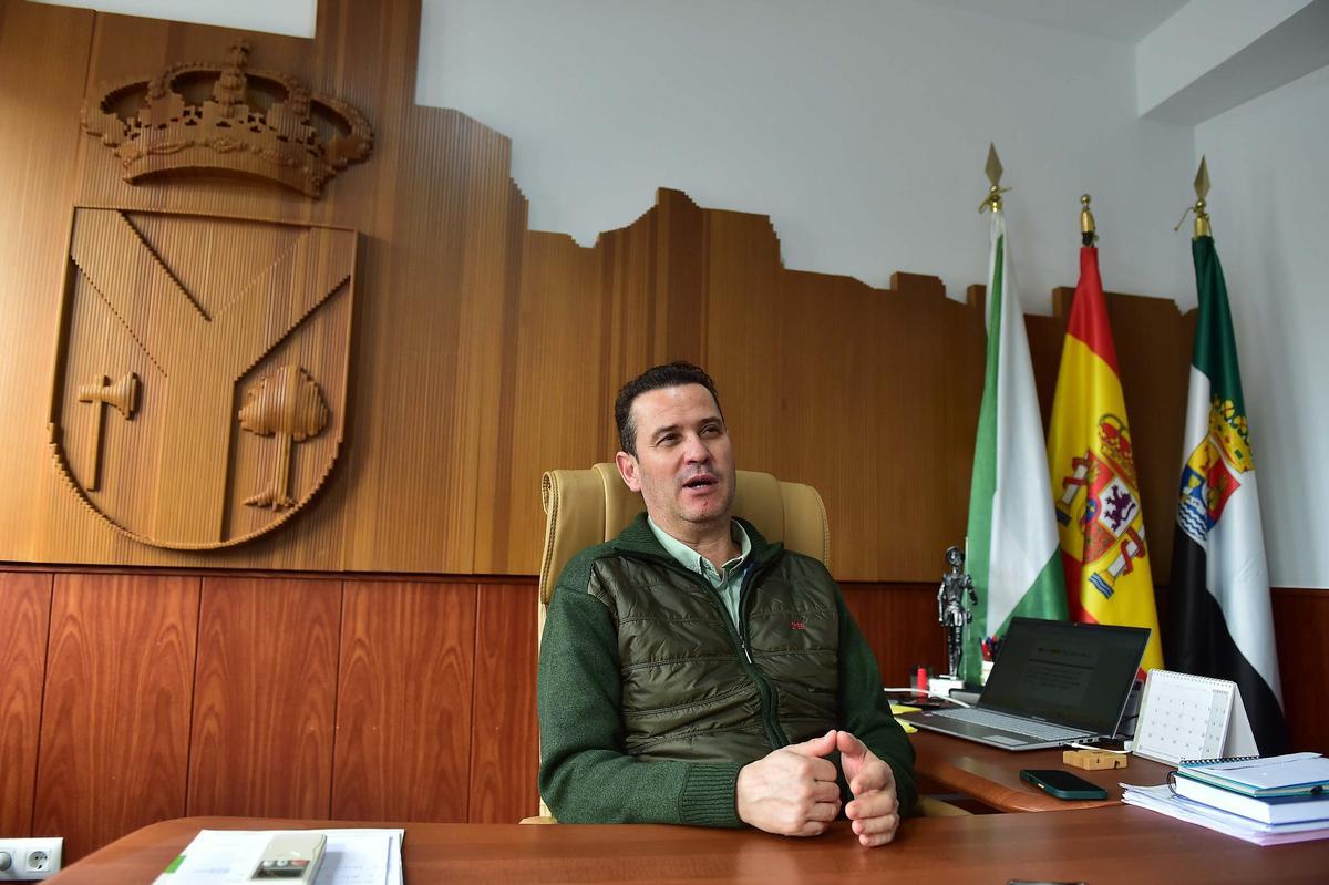 El alcalde de Malpartida de Plasencia, Raúl Barrado.