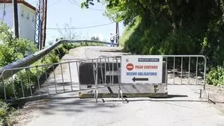 Un corte desde hace tres meses en la rúa dos Caraveis indigna a los vecinos: "El Concello no está haciendo nada"