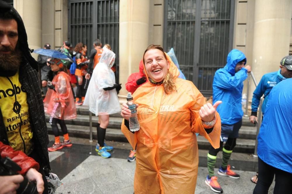 Ambiente y salida de la Maratón y Media Maratón de Murcia