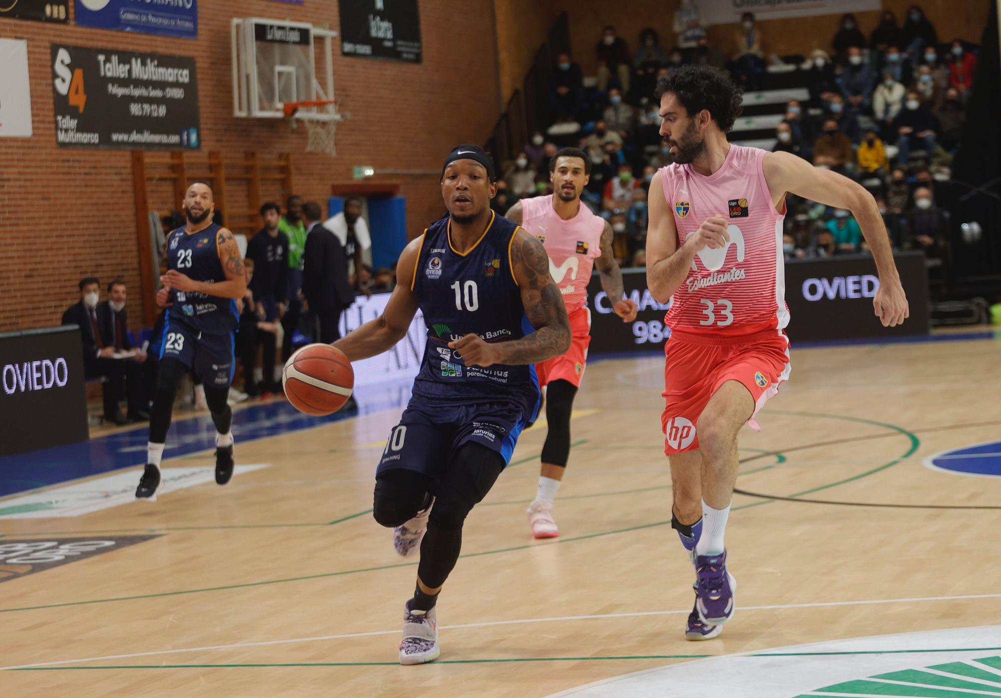 En imágenes: así fue el partido entre el Oviedo Baloncesto y el Estudiantes