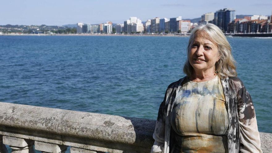 Sobre estas líneas, Blanca Cañedo, en Gijón. | Ángel gonzález