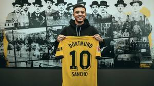 Jadon Sancho, con el dorsal 10 que lucirá en su regreso al Borussia Dortmund