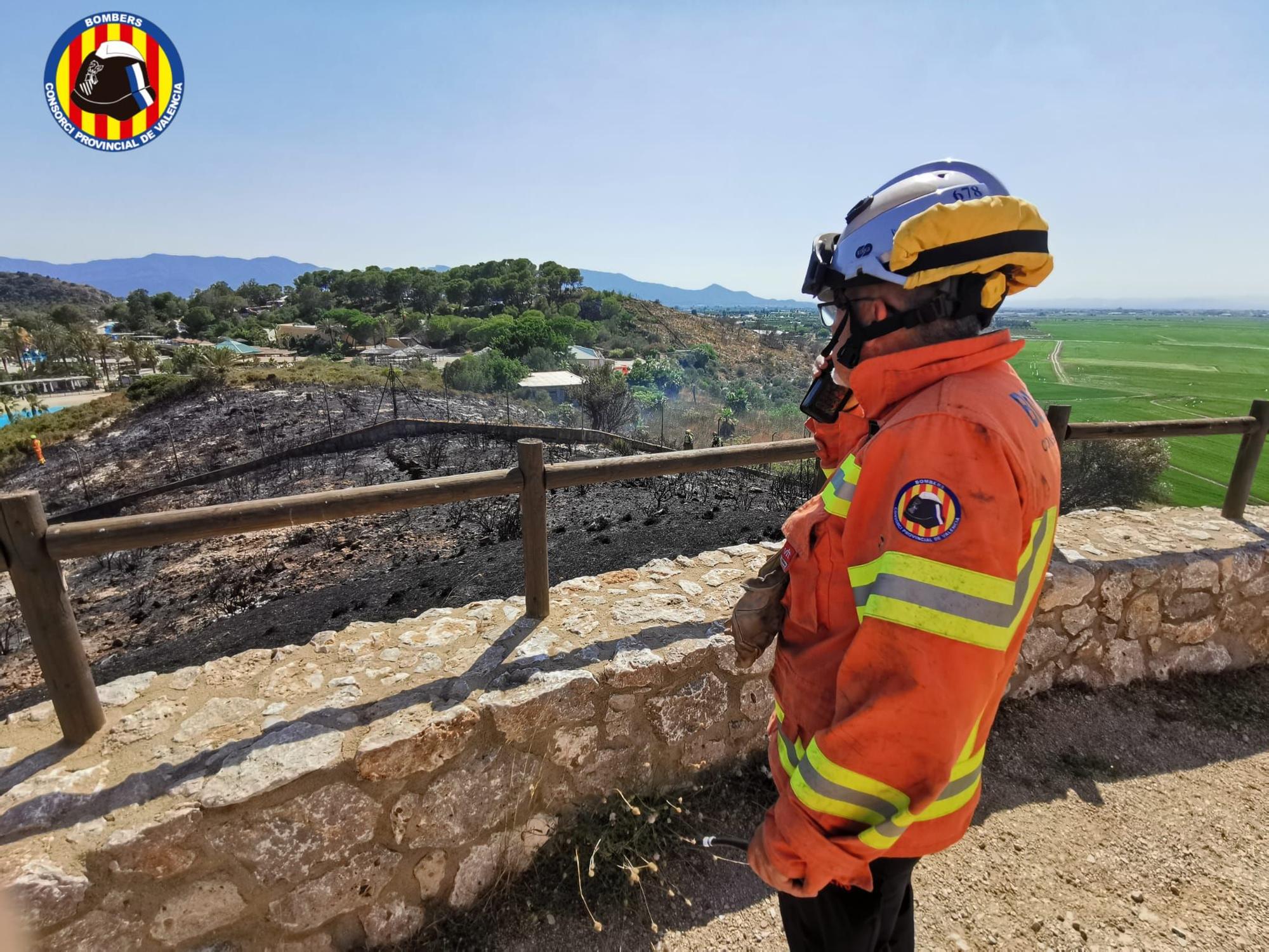 Incendio junto a Aquópolis Cullera