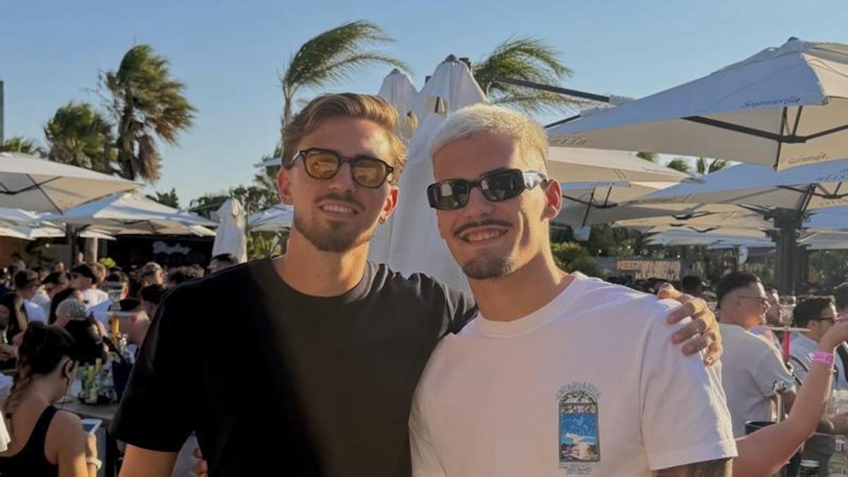 Niño y Chupe juntos durante las vacaciones del Málaga CF.
