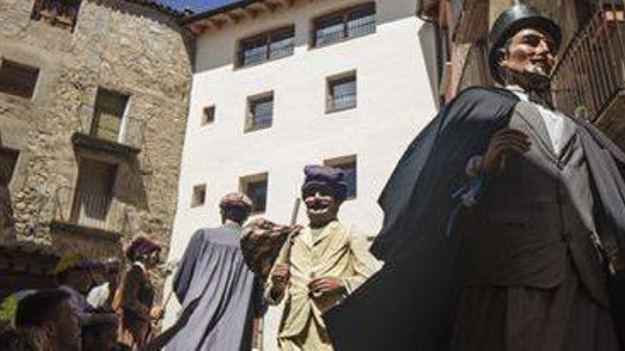 Concorreguda cercavila amb els gegants a Sant Llorenç