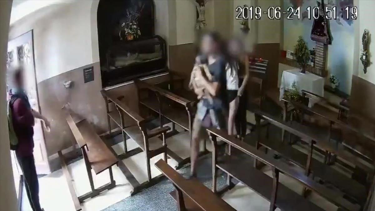 Cuatro jóvenes roban un Cristo de madera en la capilla de la Pietat de Berga