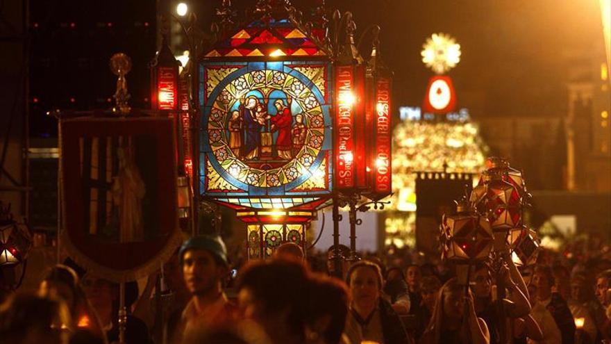 Los faroles de luz que iluminan la tradición