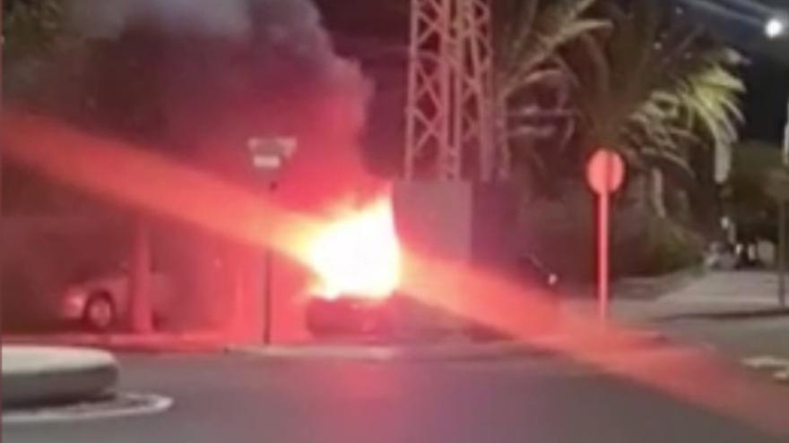 Arde un coche en Vecindario