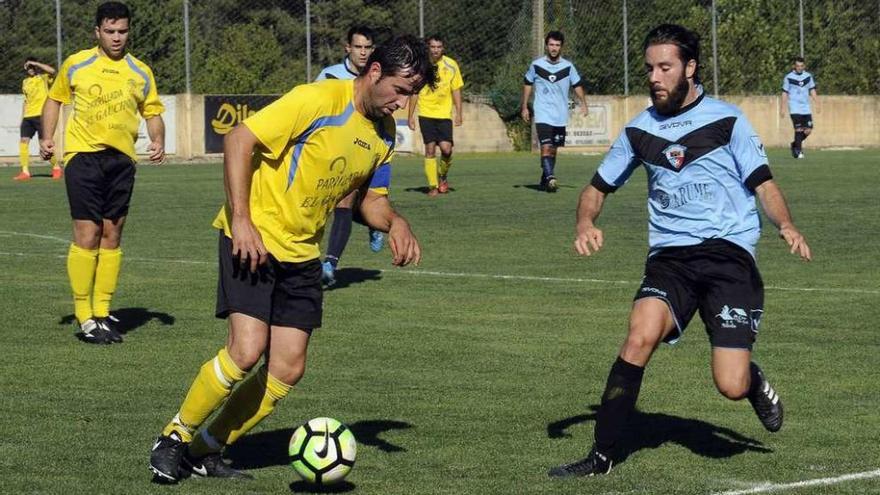 Uno de los momentos del partido celebrado en Lamela el pasado domingo. // Bernabé/Javier Lalín