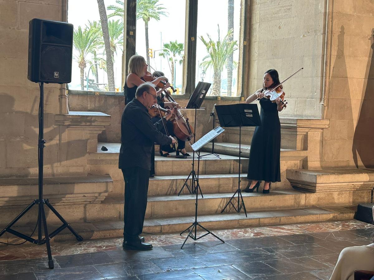 Un momento de la actuación de miembros de la Orquesta Sinfónica.