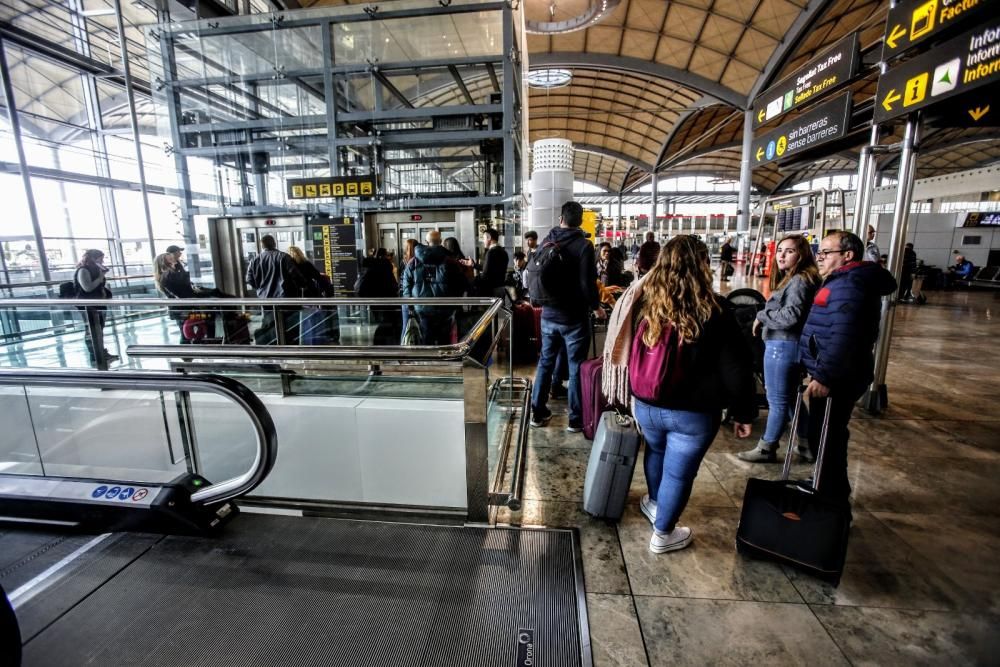 El temporal obliga a cerrar el tráfico aéreo en el aeropuerto de Alicante-Elche