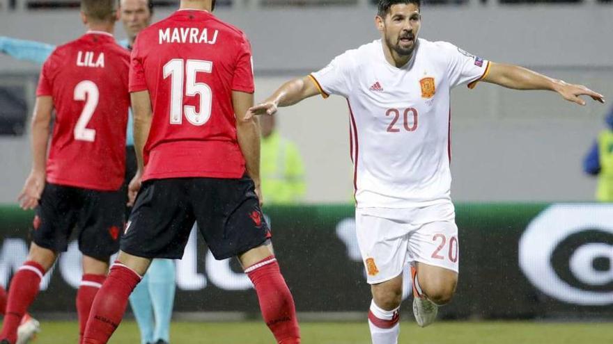 Nolito celebra el tanto que supuso el 0-2 a favor de España ante Albania. // JuanJo Martín