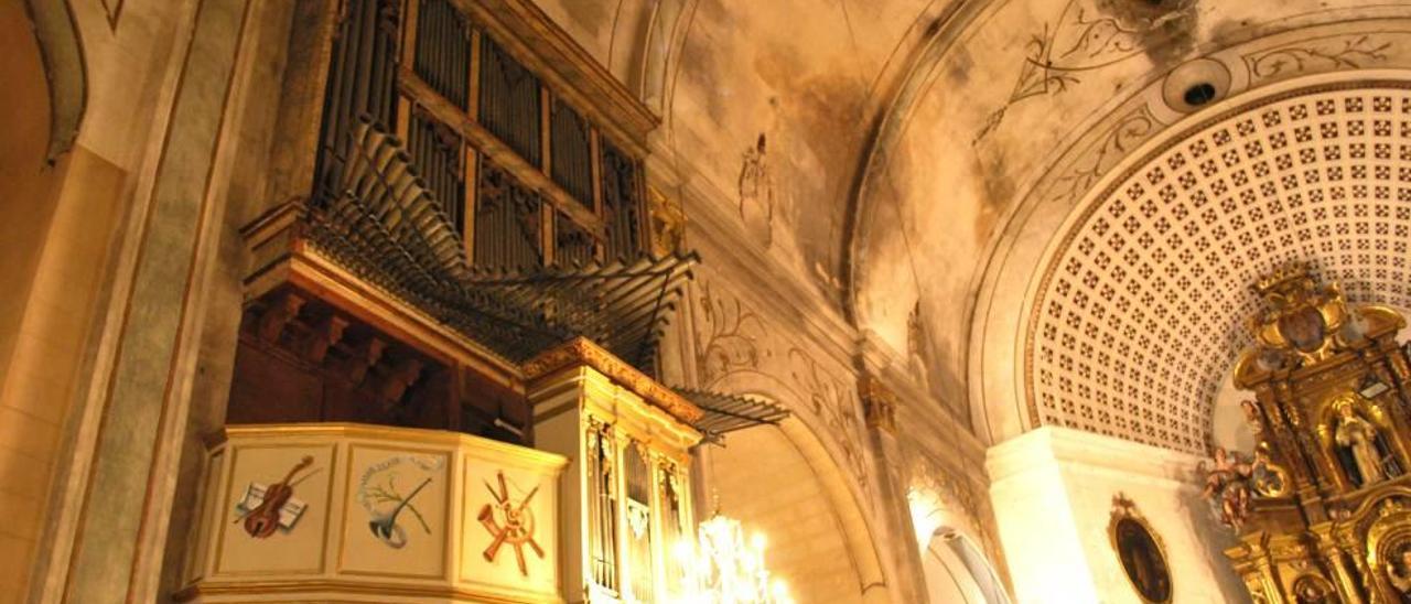 Vista general del órgano de la parroquia de Sant Vicenç Ferrer.
