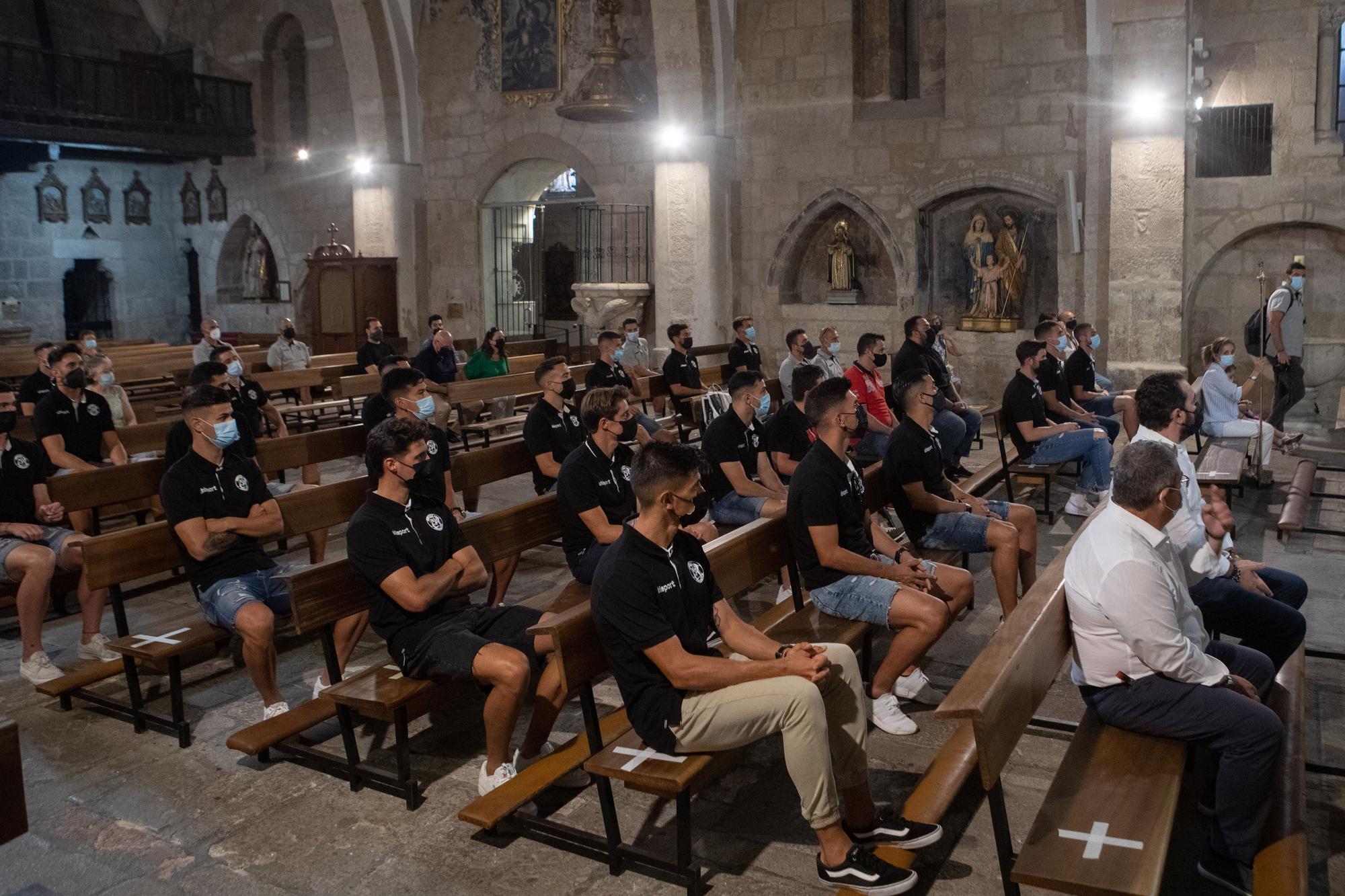 GALERÍA | Ofrenda del Zamora CF a la Virgen de la Concha