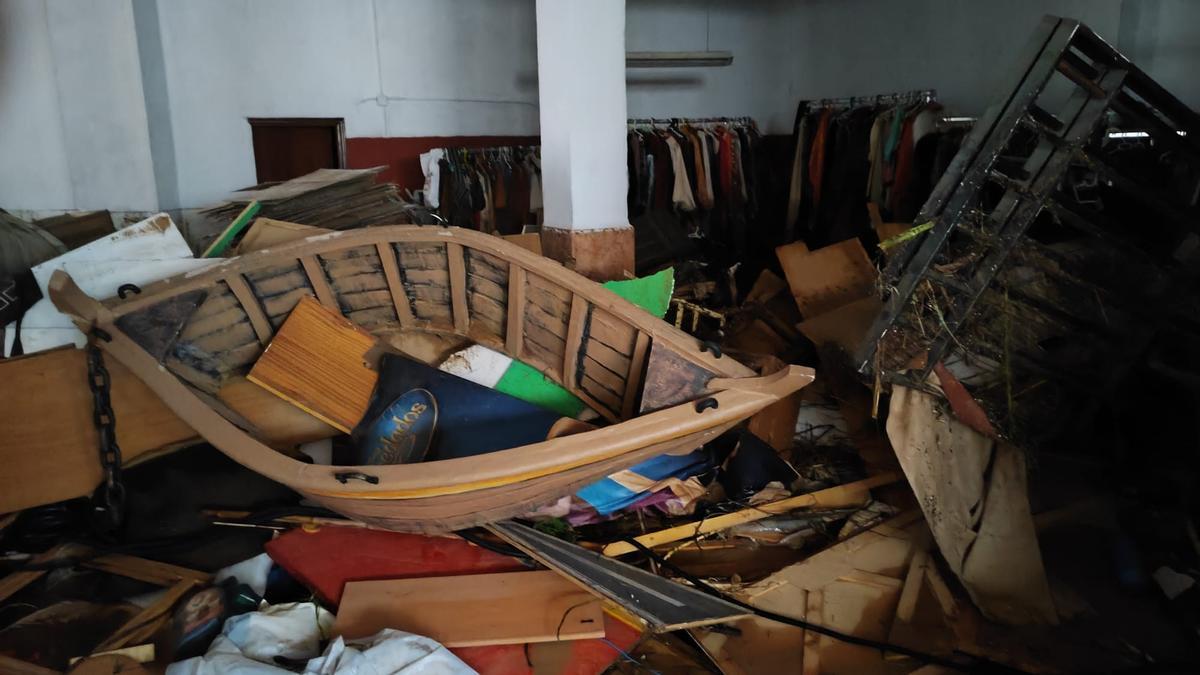 Material destrozado en el local de Picanya de Pot de Plom