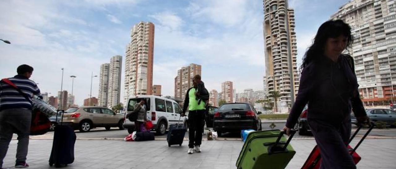 El sector del alquiler turístico exige a Benidorm que levante el veto a nuevas licencias al cambiar la ley