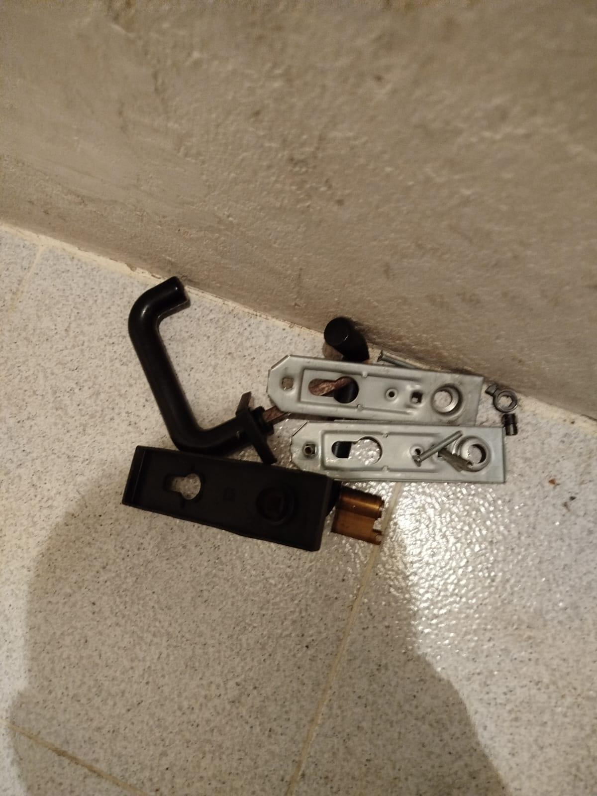 Peces dels panys destrossats arran dels robatoris als trasters de Girona.