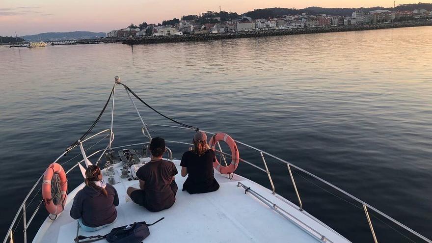 El regreso al puerto de O Grove tras una jornada de observación dentro y fuera de la ría.