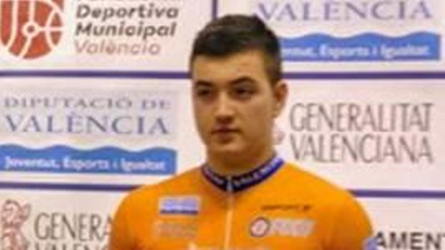 Sergi Mora sube al podio en  la copa estatal de ciclismo