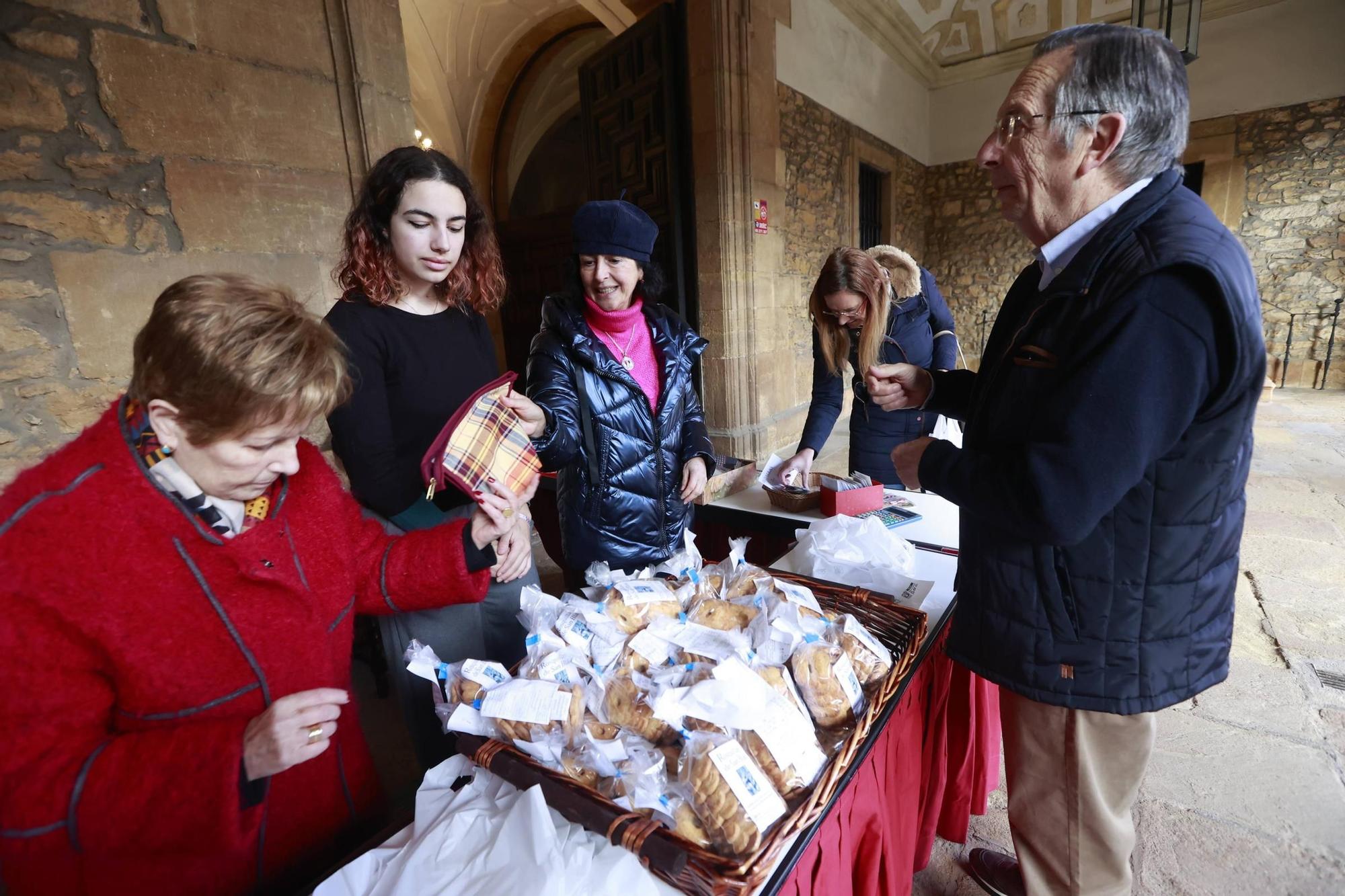 El monasterio de Las Pelayas celebra San Blas con cuatro misas y vendiendo sus tradicionales rosquillas.