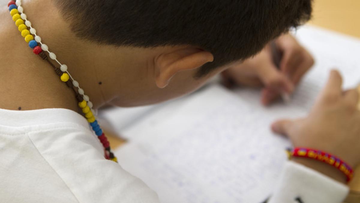 Alumno preparándose para los exámenes en Barcelona.
