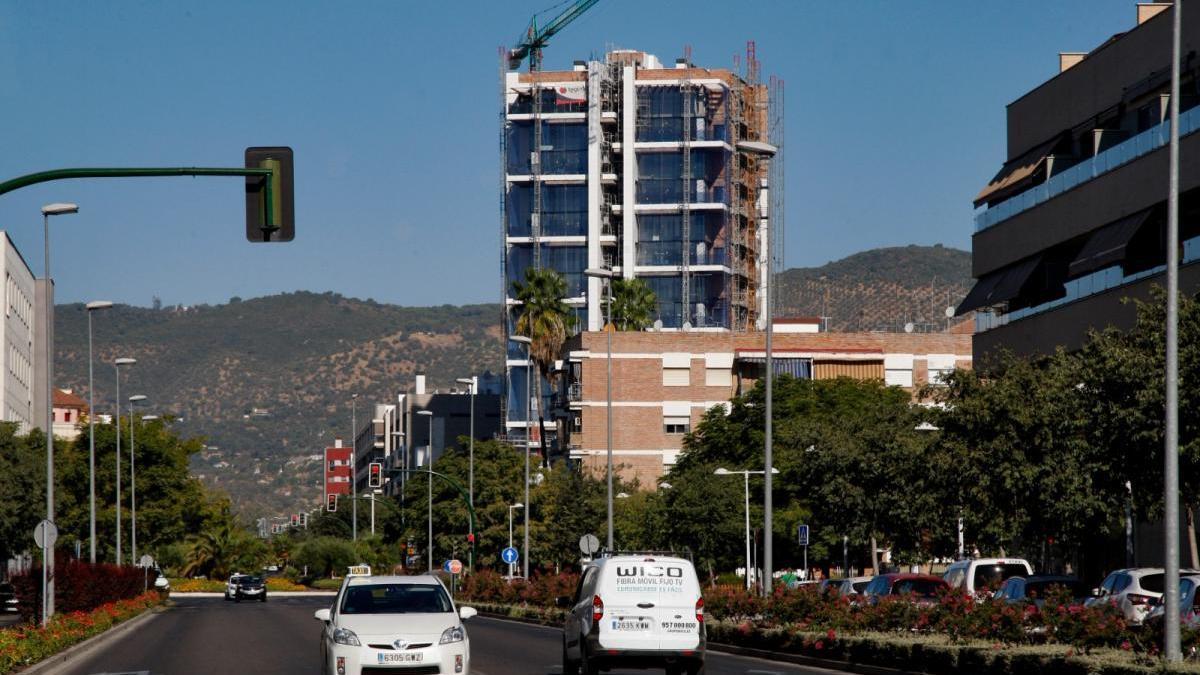 La empresa FKR estudia la compra de la Torre del Agua para retomar la obra parada hace año y medio